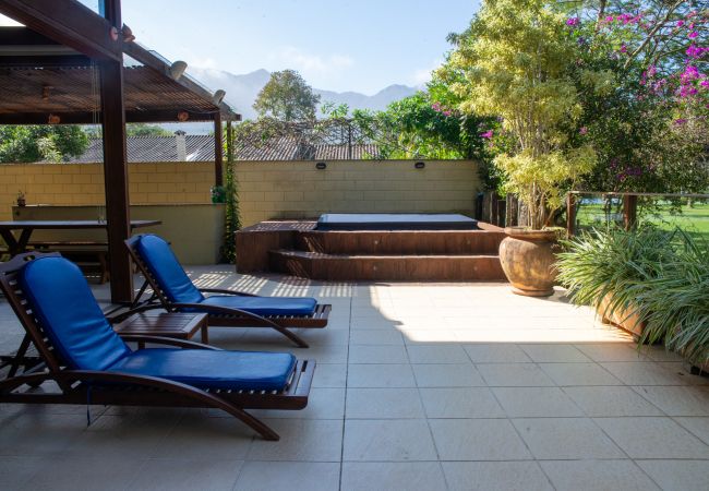 Casa em São Sebastião - Casa c Wi-Fi, jacuzzi e churrasqueira em Guaecá/SP Casa em São Sebastião - Casa c Wi-Fi, jacuzzi e churrasqueira em Guaecá/SP