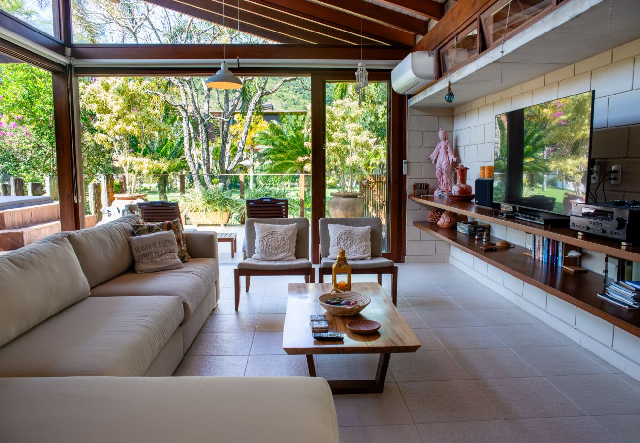 Casa em São Sebastião - Casa c Wi-Fi, jacuzzi e churrasqueira em Guaecá/SP Casa em São Sebastião - Casa c Wi-Fi, jacuzzi e churrasqueira em Guaecá/SP