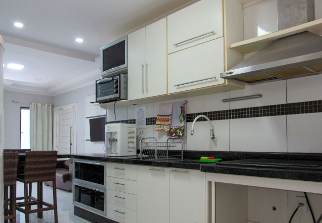 Apartamento em Porto Seguro - Apto c piscina e WiFi a 150m da Praia de Mundaí/BA Apartamento em Porto Seguro - Apto c piscina e WiFi a 150m da Praia de Mundaí/BA