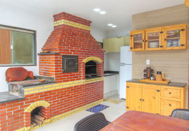 Apartamento em Porto Seguro - Apto c piscina e WiFi a 150m da Praia de Mundaí/BA Apartamento em Porto Seguro - Apto c piscina e WiFi a 150m da Praia de Mundaí/BA