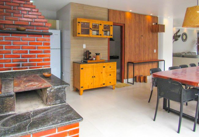 Apartamento em Porto Seguro - Apto c piscina e WiFi a 150m da Praia de Mundaí/BA Apartamento em Porto Seguro - Apto c piscina e WiFi a 150m da Praia de Mundaí/BA