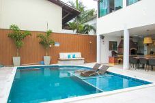 Apartamento em Porto Seguro - Apto c piscina e WiFi a 150m da Praia de Mundaí/BA