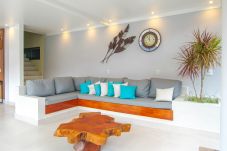 Apartamento em Porto Seguro - Apto 4 c/ piscina e wi-fi a 150 m da praia Mundaí