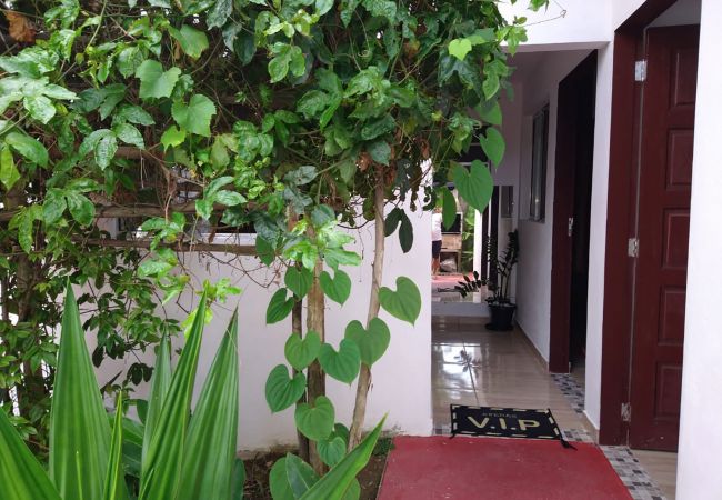 Quarto em Caraguatatuba - Suíte 1 com piscina e wi-fi em Caraguatatuba Quarto em Caraguatatuba - Suíte 1 com piscina e wi-fi em Caraguatatuba