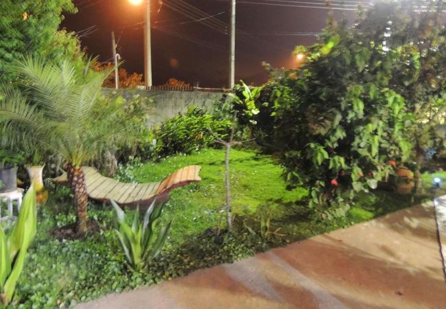 Quarto em Caraguatatuba - Suíte 1 com piscina e wi-fi em Caraguatatuba Quarto em Caraguatatuba - Suíte 1 com piscina e wi-fi em Caraguatatuba