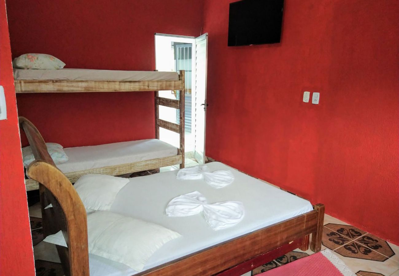 Quarto em Caraguatatuba - Suíte 1 com piscina e wi-fi em Caraguatatuba Quarto em Caraguatatuba - Suíte 1 com piscina e wi-fi em Caraguatatuba