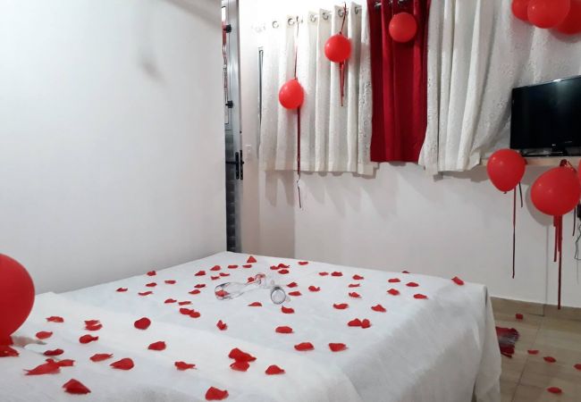 Quarto em Caraguatatuba - Suíte 3 com piscina e wi-fi em Caraguatatuba Quarto em Caraguatatuba - Suíte 3 com piscina e wi-fi em Caraguatatuba