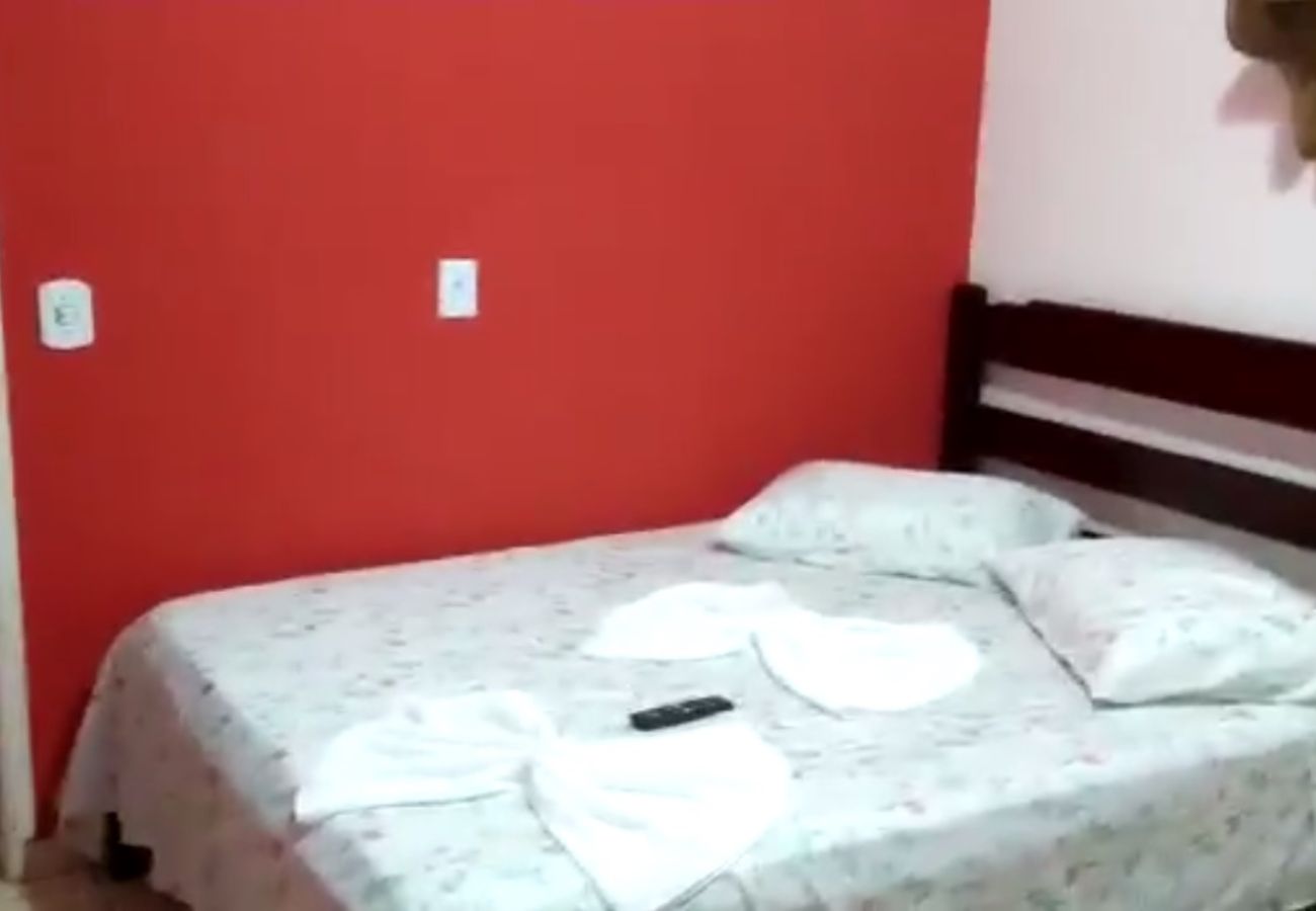 Quarto em Caraguatatuba - Suíte 7 com piscina e wi-fi em Caraguatatuba Quarto em Caraguatatuba - Suíte 7 com piscina e wi-fi em Caraguatatuba