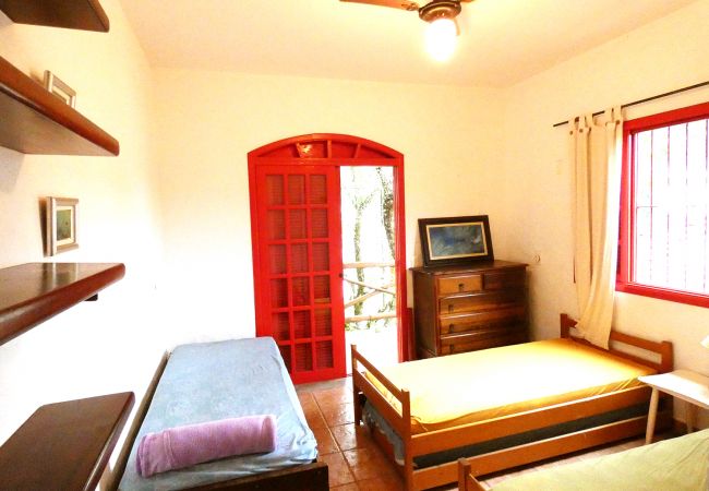 Casa em São Sebastião - Casa com muito lazer a 100m da Praia de Guaecá/SP Casa em São Sebastião - Casa com muito lazer a 100m da Praia de Guaecá/SP