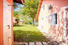 Casa em São Sebastião - Casa com wifi a 2 min a pé da praia de Guaecá