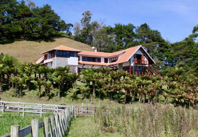 Casa de Campo em Cunha - Chácara com Wi-Fi, churrasqueira e lazer em Cunha Casa de Campo em Cunha - Chácara com Wi-Fi, churrasqueira e lazer em Cunha