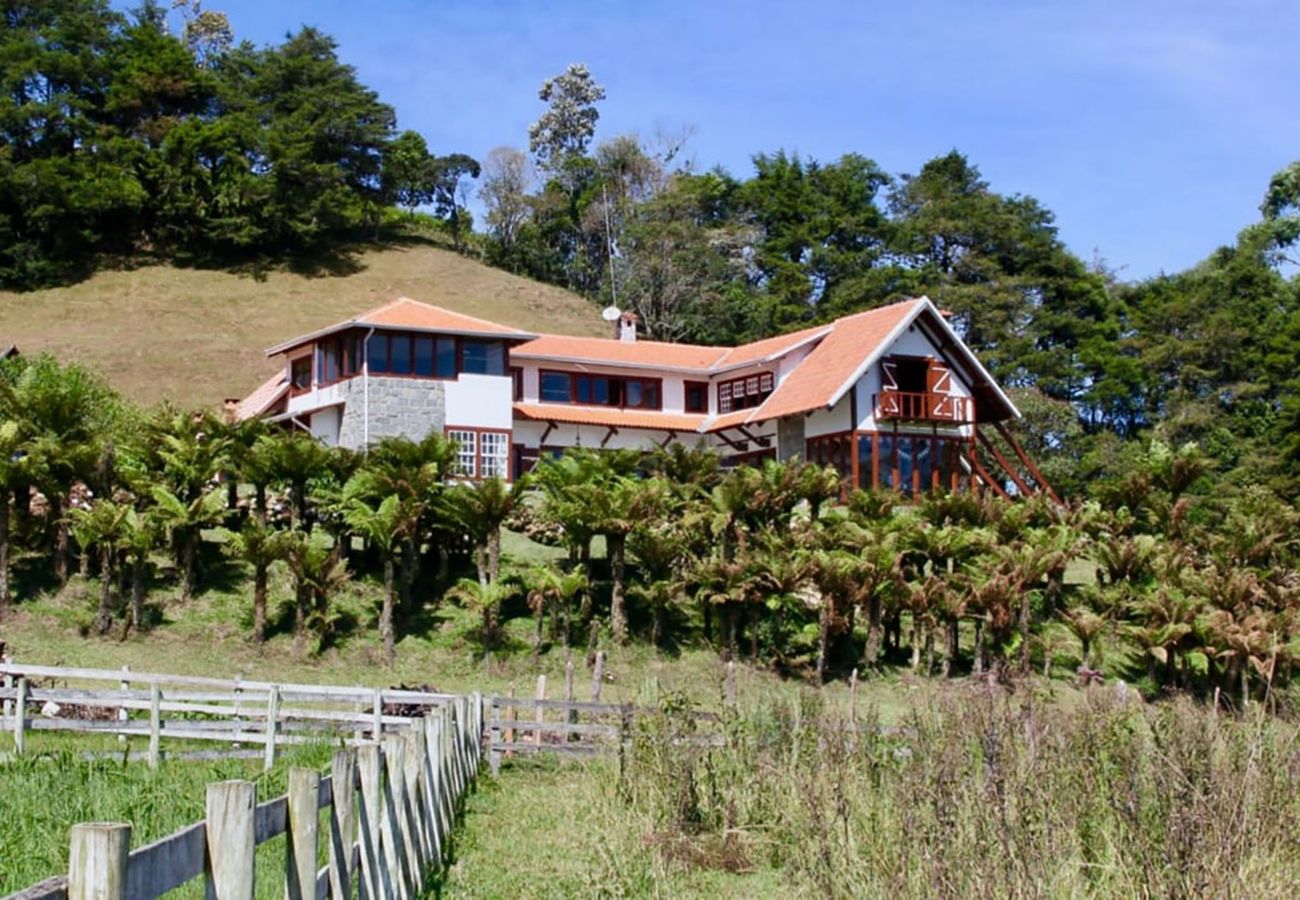 Casa de Campo em Cunha - Chácara com Wi-Fi, churrasqueira e lazer em Cunha Casa de Campo em Cunha - Chácara com Wi-Fi, churrasqueira e lazer em Cunha