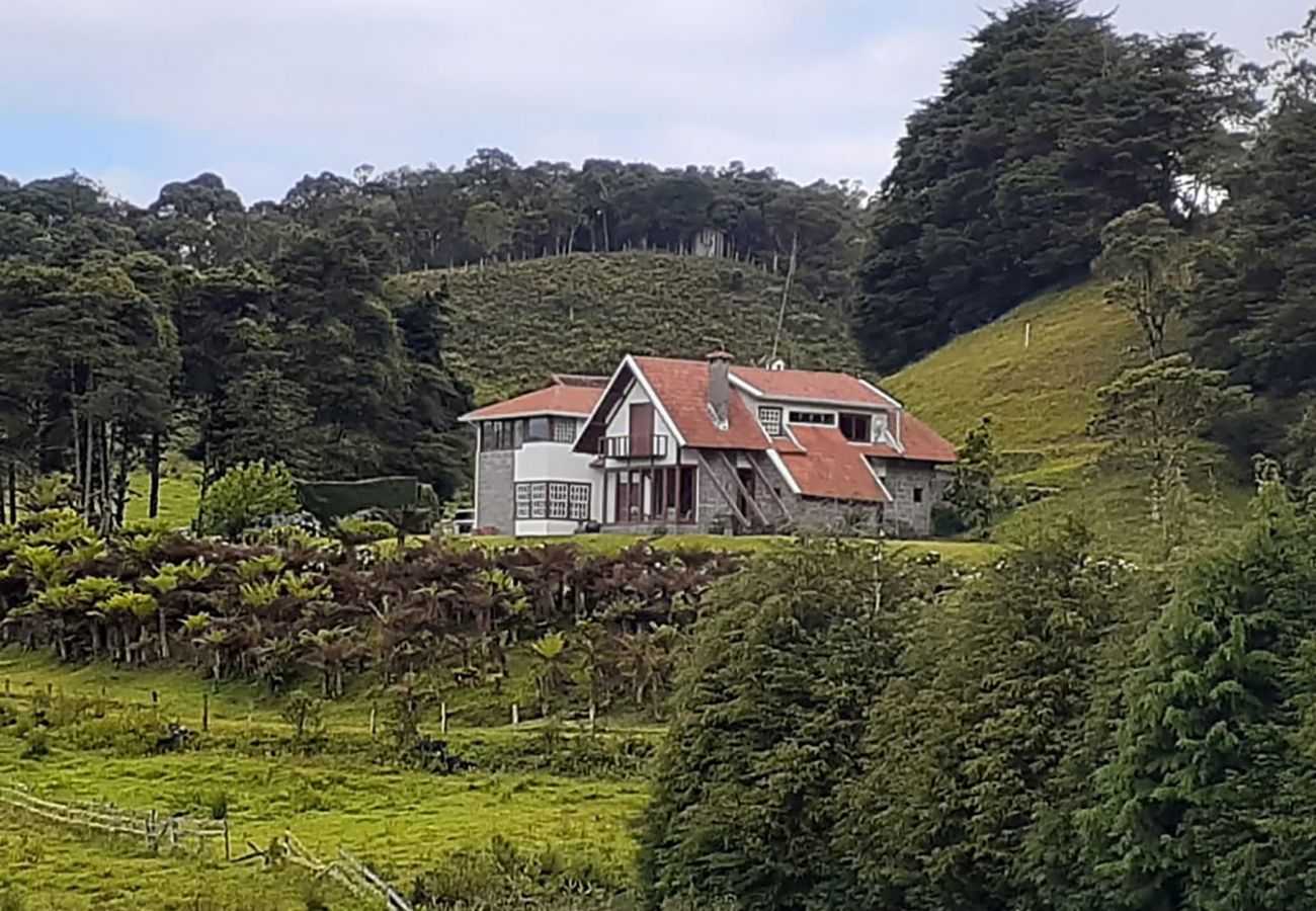 Casa de Campo em Cunha - Chácara com Wi-Fi, churrasqueira e lazer em Cunha Casa de Campo em Cunha - Chácara com Wi-Fi, churrasqueira e lazer em Cunha
