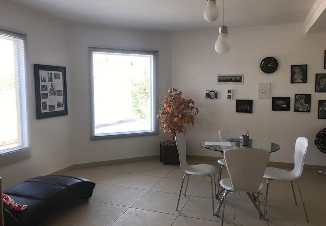 Casa em Campo Limpo Paulista - Chácara c Wi-Fi, piscina e churrasq-Campo Limpo/SP Casa em Campo Limpo Paulista - Chácara c Wi-Fi, piscina e churrasq-Campo Limpo/SP