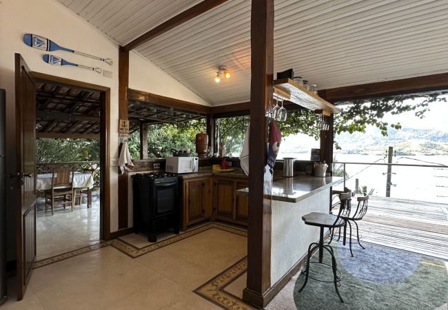 Casa em Ilhabela - Ilhabela: refúgio na natureza c/ vista espetacular Casa em Ilhabela - Ilhabela: refúgio na natureza c/ vista espetacular