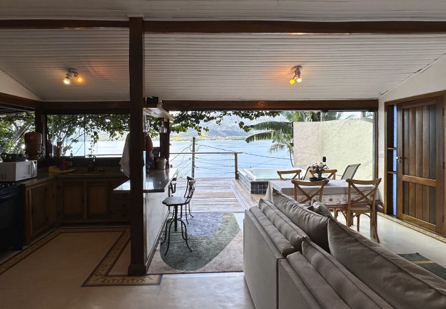 Casa em Ilhabela - Ilhabela: refúgio na natureza c/ vista espetacular Casa em Ilhabela - Ilhabela: refúgio na natureza c/ vista espetacular