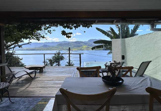 Casa em Ilhabela - Ilhabela: refúgio na natureza c/ vista espetacular Casa em Ilhabela - Ilhabela: refúgio na natureza c/ vista espetacular