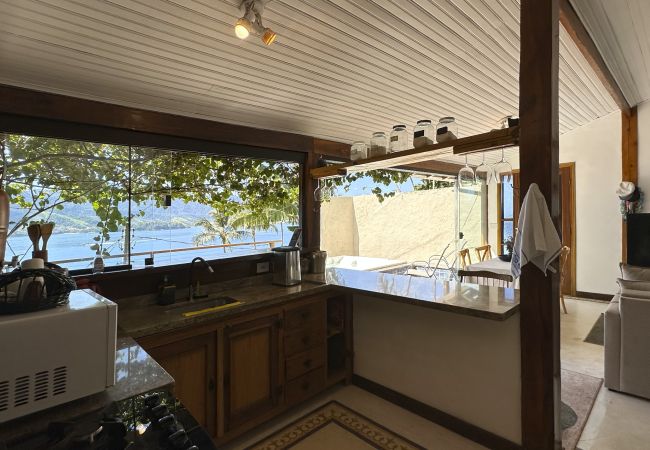 Casa em Ilhabela - Ilhabela: refúgio na natureza c/ vista espetacular Casa em Ilhabela - Ilhabela: refúgio na natureza c/ vista espetacular