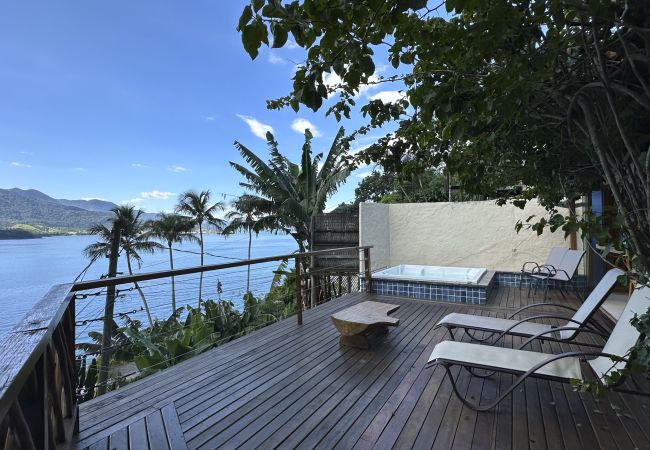 Casa em Ilhabela - Ilhabela: refúgio na natureza c/ vista espetacular Casa em Ilhabela - Ilhabela: refúgio na natureza c/ vista espetacular