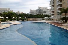 Apartamento em Bertioga - Riviera: Apto com wi-fi, espaço gourmet e piscina