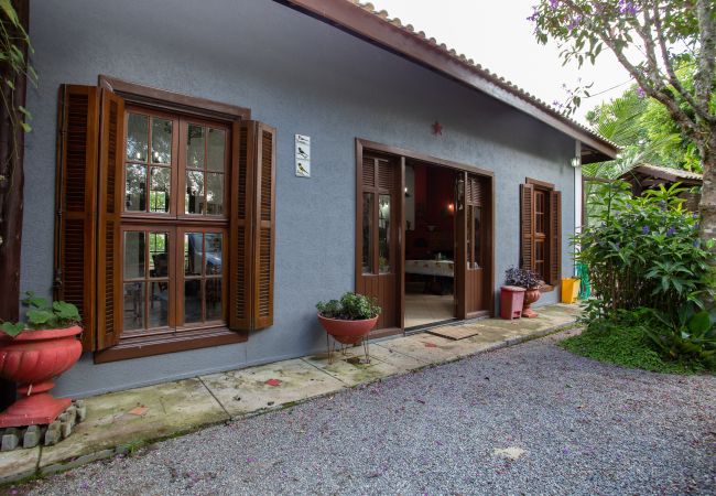 Casa de Campo em Ibiúna - Sítio Martins com lazer completo em Ibiúna - SP Casa de Campo em Ibiúna - Sítio Martins com lazer completo em Ibiúna - SP