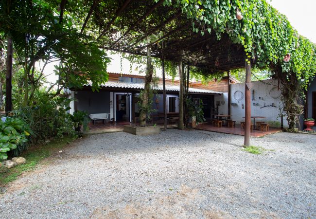 Casa de Campo em Ibiúna - Sítio Martins com lazer completo em Ibiúna - SP Casa de Campo em Ibiúna - Sítio Martins com lazer completo em Ibiúna - SP