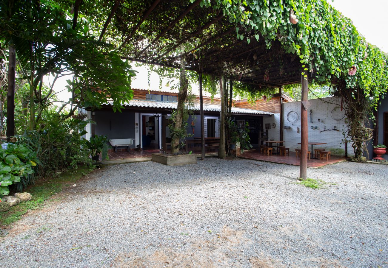 Casa de Campo em Ibiúna - Sítio Martins com lazer completo em Ibiúna - SP Casa de Campo em Ibiúna - Sítio Martins com lazer completo em Ibiúna - SP