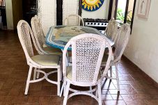 Casa em Bertioga - Sobrado com Wi-Fi, piscina e churrasq em Riviera