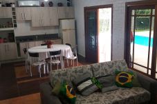 Casa em Carlos Barbosa - Sítio com piscina, horta orgânica, pomar e Wi-Fi