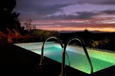 Casa em Cunha - Vista do pôr do sol com piscina e lazer em Cunha