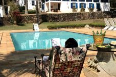 Casa de Campo em Amparo - Fazenda exuberante com piscina, churrasq em Amparo