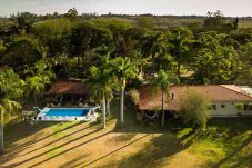 Casa em Cerquilho - Sítio colonial com piscina, churrasqueira e SPA