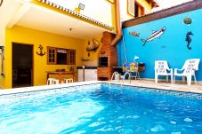 Casa em Caraguatatuba - Casa na praia com Wi-Fi, piscina e churrasqueira