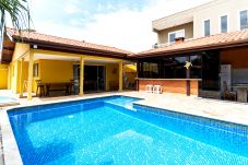 Casa em Caraguatatuba - Caraguatatuba - casa com piscina, churrasq e Wi-Fi