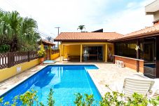 Casa em Caraguatatuba - Caraguatatuba - casa com piscina, churrasq e Wi-Fi
