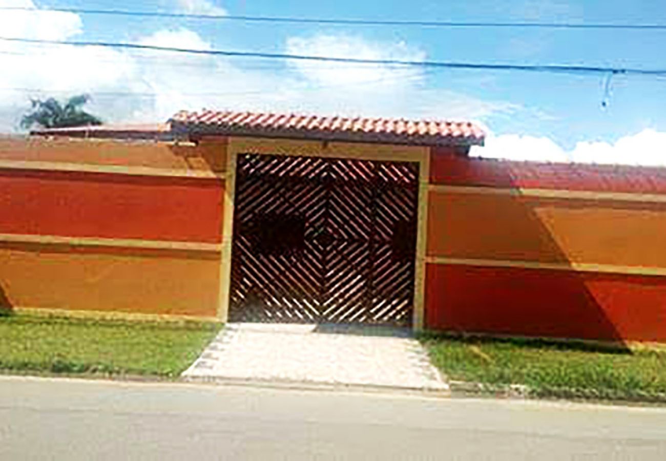 Casa em Bertioga - Casa linda com Piscina e Jogos, pertinho da Praia Casa em Bertioga - Casa linda com Piscina e Jogos, pertinho da Praia