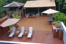 Casa em Caraguatatuba - Casa com piscina e churrasqueira em Massaguaçu/SP