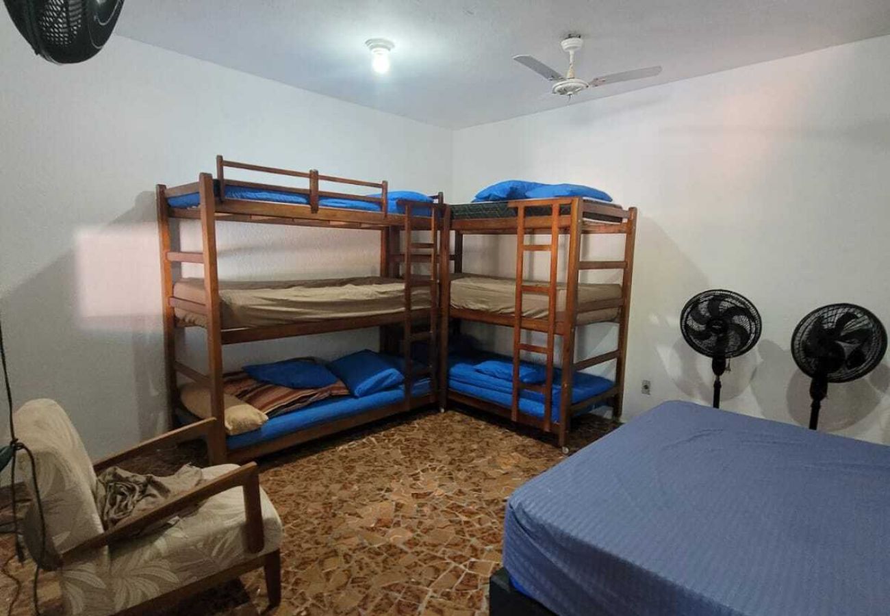 Casa em Itanhaém - Casa c pisc, churrasq, pet friendly a 200m do mar Casa em Itanhaém - Casa c pisc, churrasq, pet friendly a 200m do mar