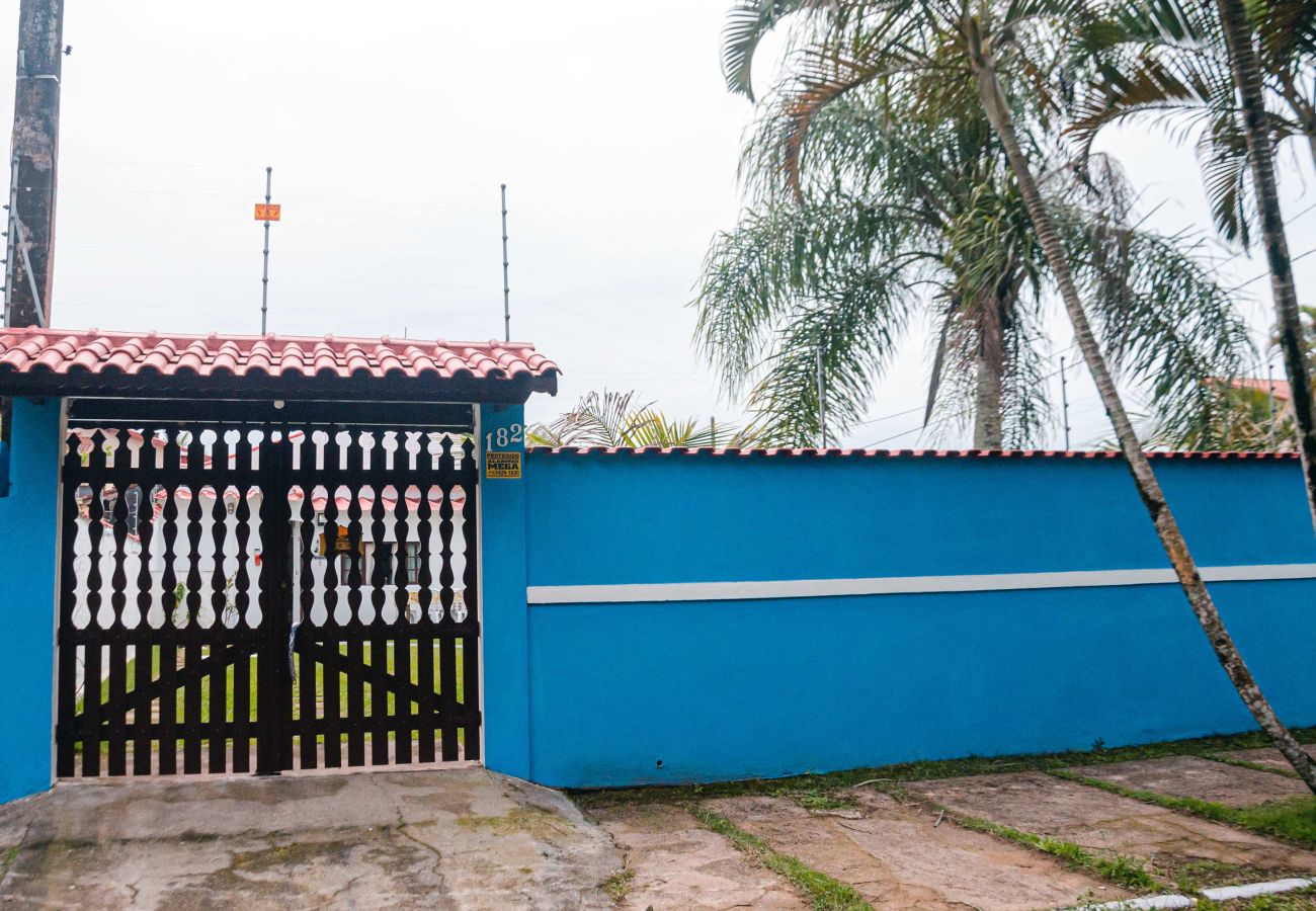 Casa em Itanhaém - Casa c pisc, churrasq, pet friendly a 200m do mar Casa em Itanhaém - Casa c pisc, churrasq, pet friendly a 200m do mar