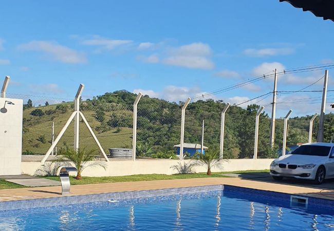 Casa em Mairinque - Chácara c piscina e churrasqueira em Mairinque/SP Casa em Mairinque - Chácara c piscina e churrasqueira em Mairinque/SP