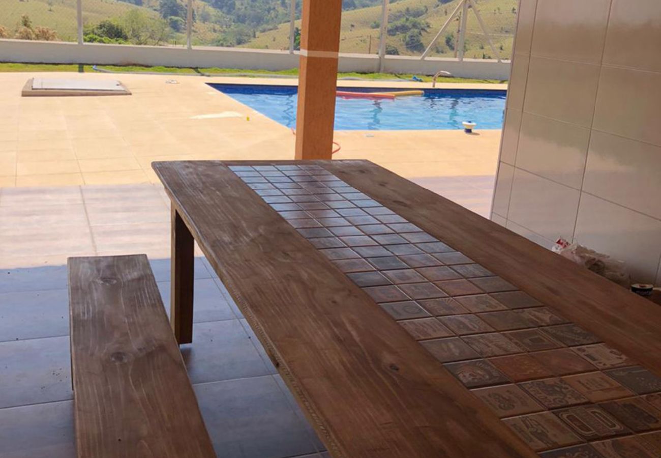 Casa em Mairinque - Chácara c piscina e churrasqueira em Mairinque/SP Casa em Mairinque - Chácara c piscina e churrasqueira em Mairinque/SP