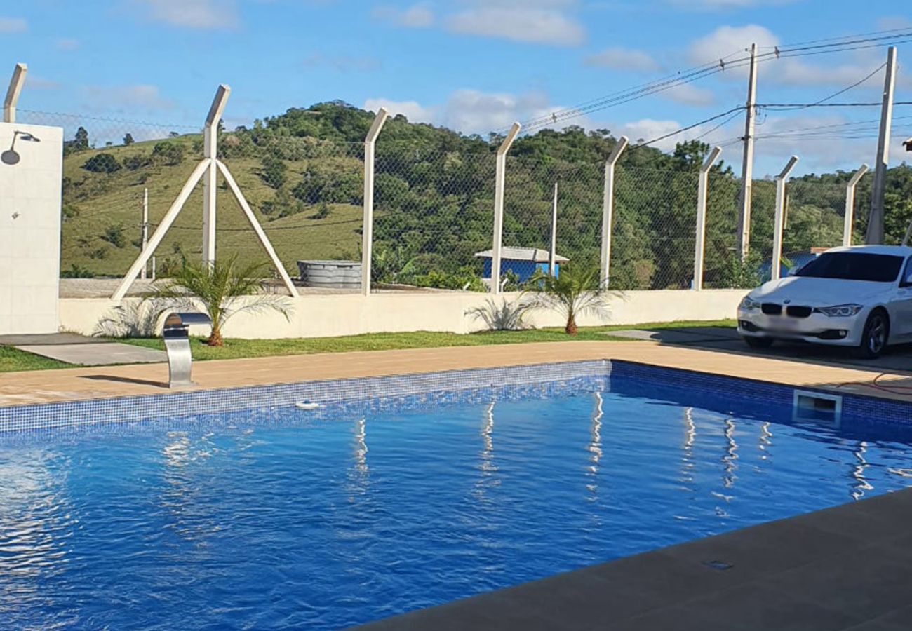 Casa em Mairinque - Chácara c piscina e churrasqueira em Mairinque/SP Casa em Mairinque - Chácara c piscina e churrasqueira em Mairinque/SP