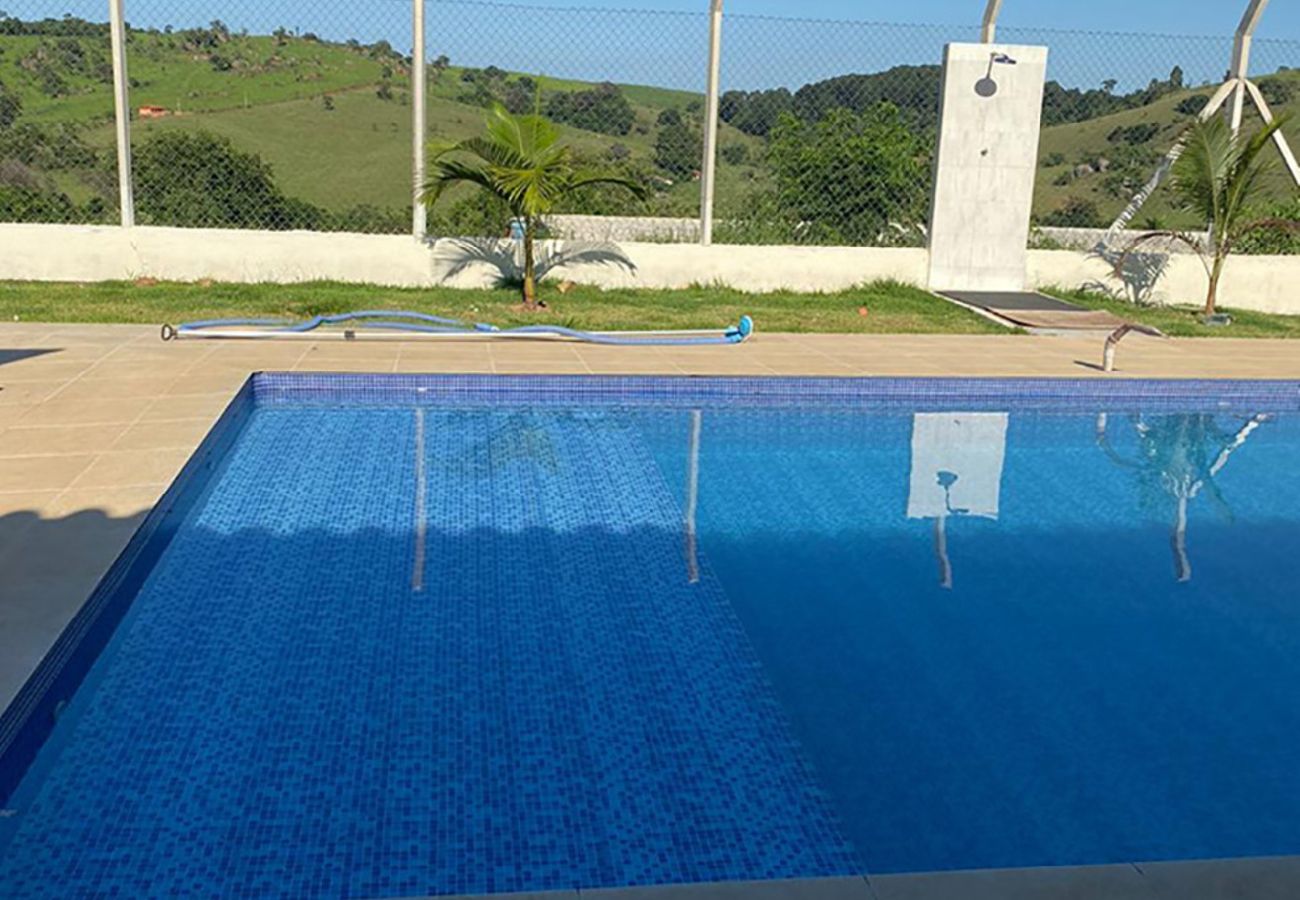 Casa em Mairinque - Chácara c piscina e churrasqueira em Mairinque/SP Casa em Mairinque - Chácara c piscina e churrasqueira em Mairinque/SP