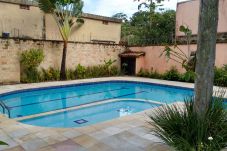 Casa em São Sebastião - Casa com piscina e churrasq na Praia de Camburí