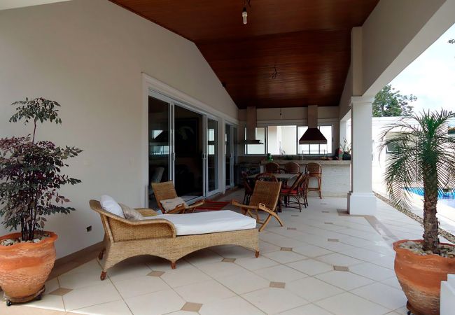 Casa em Guarujá - Conforto e lazer a 450 metros da Praia da Enseada Casa em Guarujá - Conforto e lazer a 450 metros da Praia da Enseada