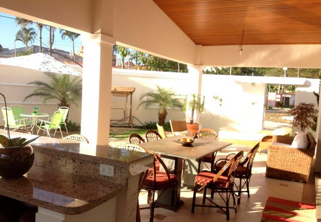 Casa em Guarujá - Conforto e lazer a 450 metros da Praia da Enseada Casa em Guarujá - Conforto e lazer a 450 metros da Praia da Enseada