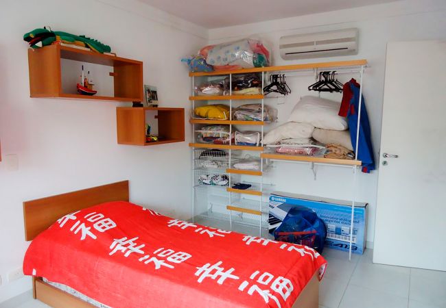Casa em Guarujá - Conforto e lazer a 450 metros da Praia da Enseada Casa em Guarujá - Conforto e lazer a 450 metros da Praia da Enseada