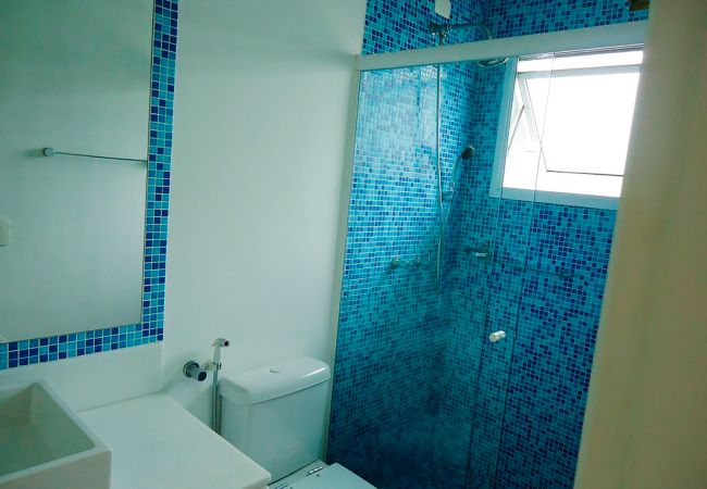 Casa em Guarujá - Conforto e lazer a 450 metros da Praia da Enseada Casa em Guarujá - Conforto e lazer a 450 metros da Praia da Enseada