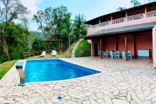 Casa em Santa Isabel - Chácara com piscina e churrasq em Santa Isabel/SP