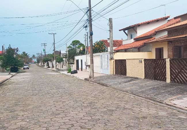 Casa em Peruíbe - Incrível casa c Wi-Fi a 280 m do mar em Peruíbe/SP Casa em Peruíbe - Incrível casa c Wi-Fi a 280 m do mar em Peruíbe/SP